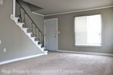 Main picture of 2714 N Lyons Dr