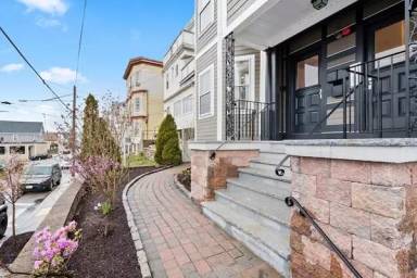 Main picture of 1150 Bennington St