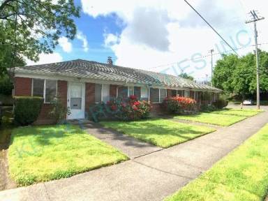 Main picture of 5708 NE Hassalo St