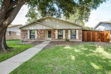 Main picture of 2426 Denmark Dr