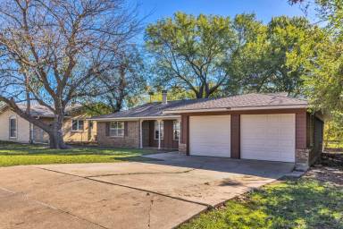 Main picture of 1013 S Idlewild Dr
