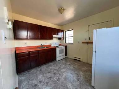 Main picture of 100 W 25th St