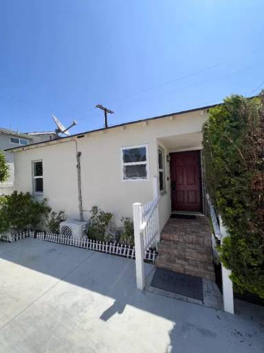 Main picture of 2300 N Catalina St
