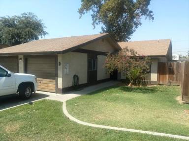 Main picture of 112 N Lemoore Ave