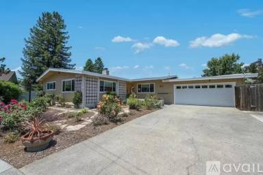Main picture of 751 Juniper Ct