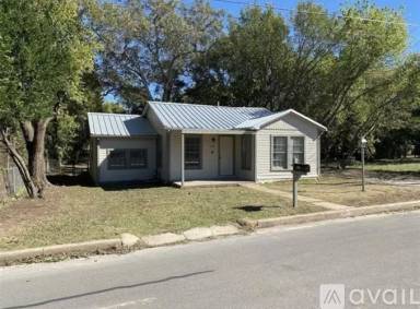 Main picture of 805 Bois D Arc St