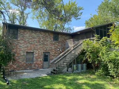 Main picture of 860 NW Park Ln