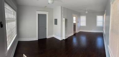 Main picture of 219 W 7th St