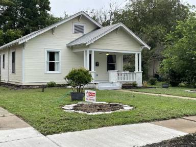 Main picture of 804 E University Ave