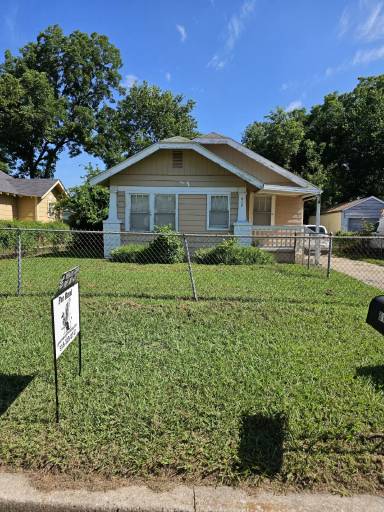 Main picture of 619 E Young St