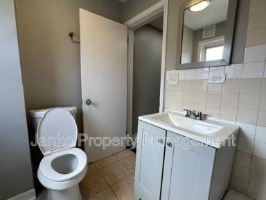 Main picture of 1009 N Parkside Ave
