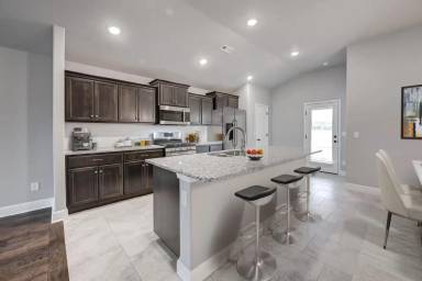 Main picture of 1106 SW 2nd Ave