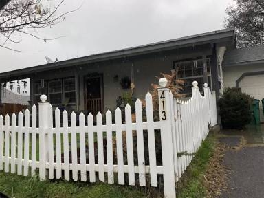 Main picture of 413 Barretta St