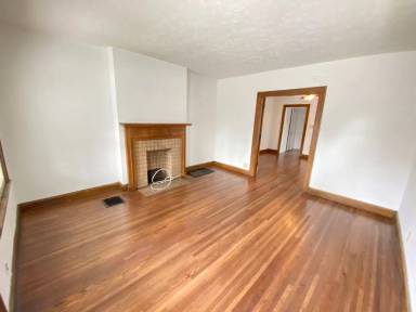 Main picture of 2890 Indianola Ave