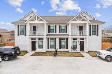 Main picture of 808 Fairview Ave