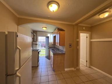 Main picture of 2700 Sacramento St