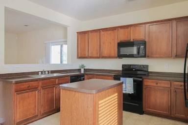 Main picture of 33 Hamilton Grove Dr
