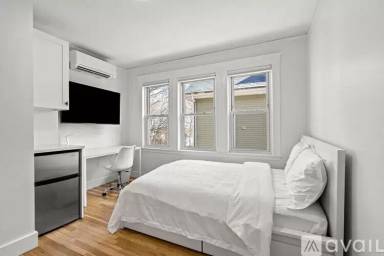 Main picture of 19 Downer Ave