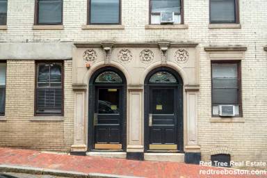 Main picture of 44A Joy St