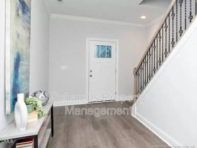 Main picture of 1425 Queen Trigger Dr
