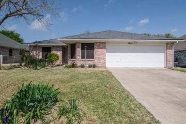Main picture of 1812 Pebblebrook Ln