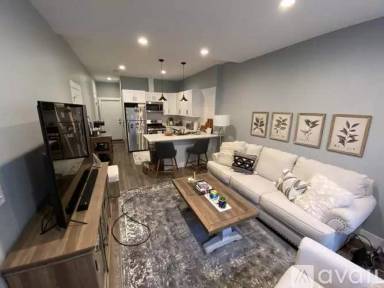 Main picture of 3110 W Lyndale St