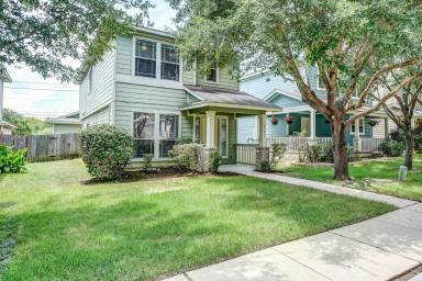 Main picture of 2301 Melissa Oaks Ln