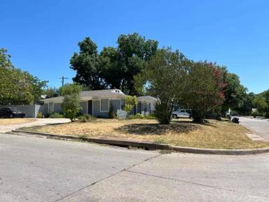 Main picture of 1016 W Bolt St