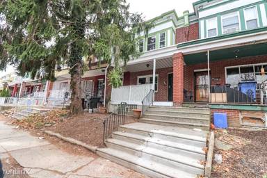 Main picture of 6728 N Woodstock St