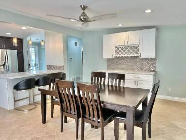 Main picture of 5615 Marengo Ave