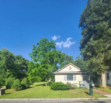 Main picture of 1613 Lake Ave