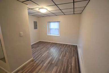 Main picture of 87 Bay St