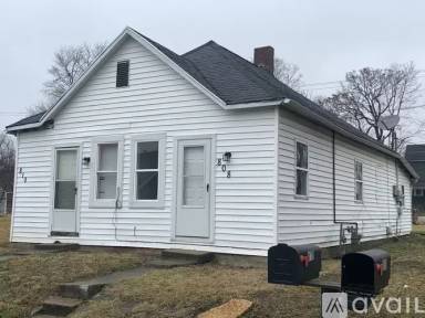 Main picture of 808 W 1st St