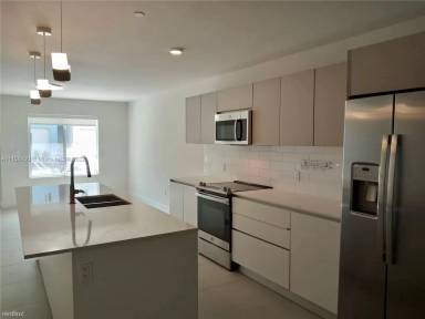 Main picture of Aventura Village townhouse