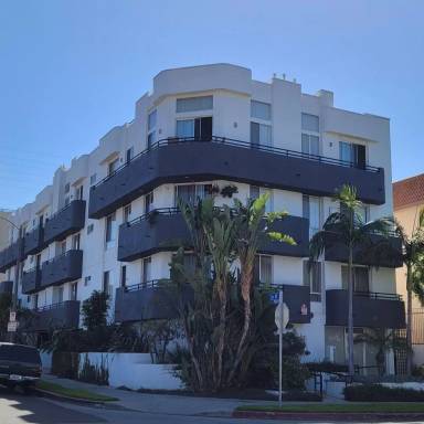 Main picture of 100 S Hayworth Ave