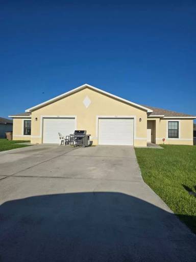 Main picture of 906 SE 6th Ct