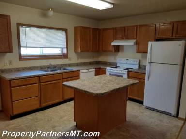 Main picture of 709 Goldenwest