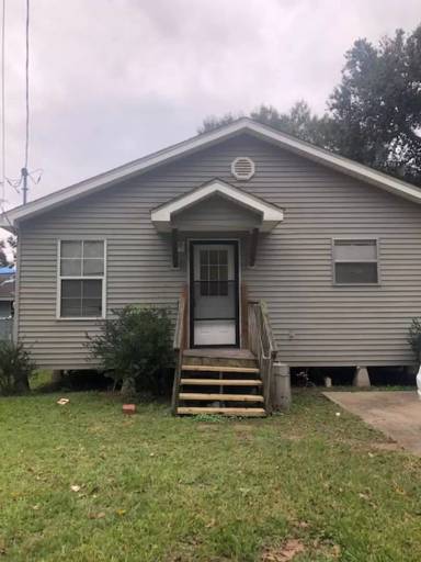 Main picture of 611 Walker Rd