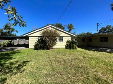 Main picture of 1505 Meadow Dr