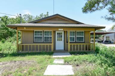 Main picture of 195 FM 1564 W