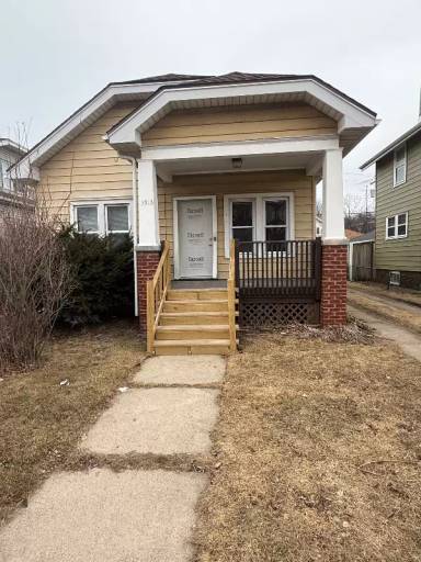 Main picture of 1913 Center St