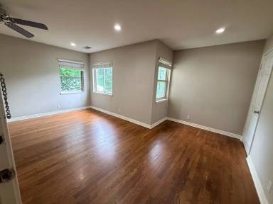 Main picture of 1010 Broadway Street