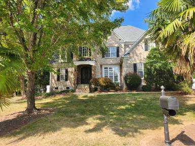 Main picture of 715 Georgetown Dr NW