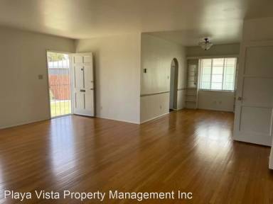 Main picture of 5465 Inglewood Blvd
