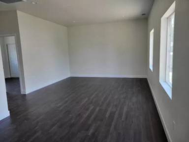 Main picture of 103 E 232nd Pl