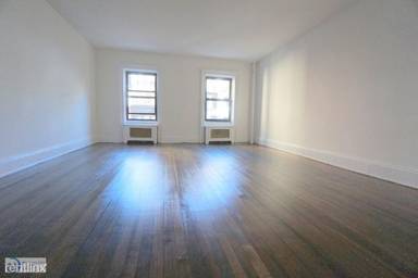 Main picture of 35 E 65th St