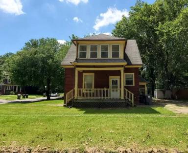 Main picture of 706 W Oregon St