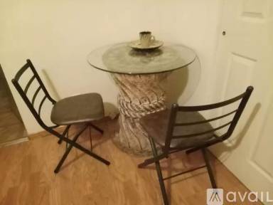 Main picture of 941 E 6th St