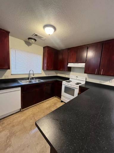 Main picture of 261 McNary Cir