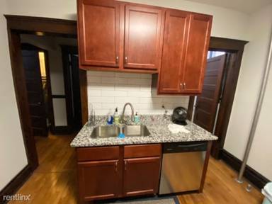 Main picture of 1544 N La Salle Dr